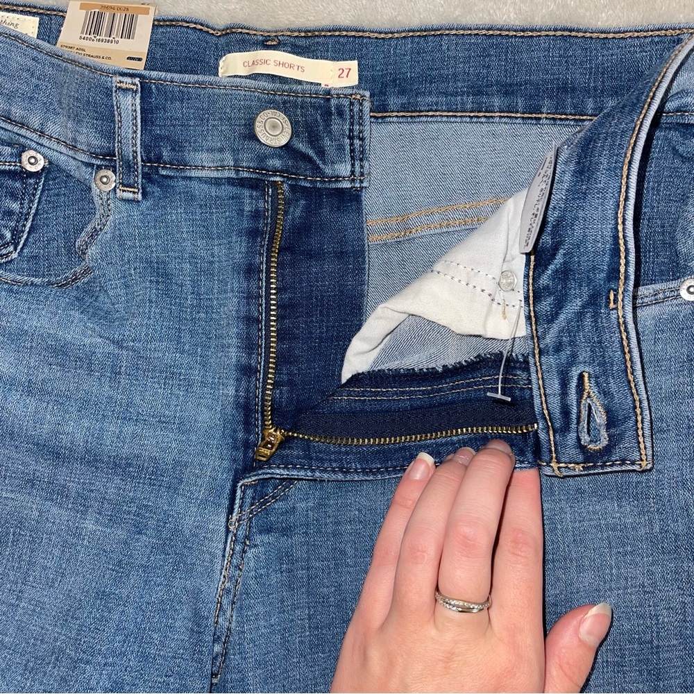 Levi's NWT Classic Shorts Denim Midi Mid Rise Short - Picture 6 of 7